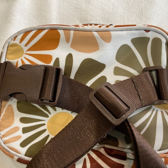 Bangs Shoes Floral Crossbody Fanny/Sling Pack Bag - used. - Picture 7 of 7